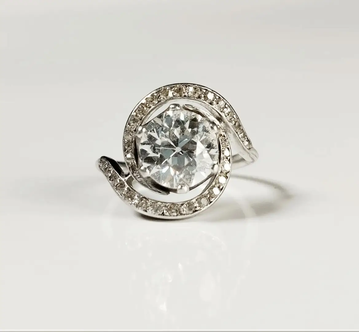 bague-tourbillon-orne-diamant